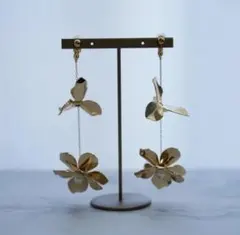 ブライダルアクセサリー/ゴールド花モチーフ ピアス