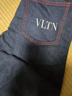 GWセール❣️VALENTINO VLTNロゴ グレー デニムパンツ GWセール❣️VALENTINO VLTNロゴ グレー デニムパンツ - メルカリ