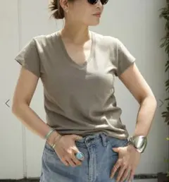今季新品未開封☆ドゥーズィエムクラスCALUX/キャラクスVネックTシャツ