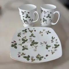 WEDGWOOD ワイルドストロベリー食器セット プレート1枚&マグカップ２個