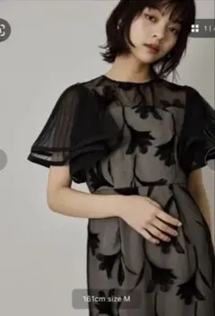 【最終値下げ】【美品】niana サーキュラースリーブフラワードレス ブラックM サーキュラースリーブフラワードレス 花柄 結婚式 成人式 同窓会