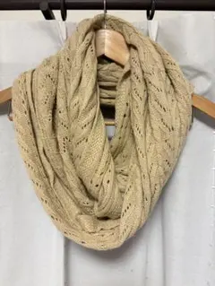 ベージュ 編み込みスヌード