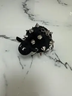 新品 羊文学ひつじちゃんぬいぐるみキーホルダー黒スタッズ prickly