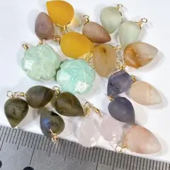 サービス品＊天然石の豪華なチャームアソートk62
