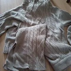 ベージュ ケーブル編み ニットセットアップ