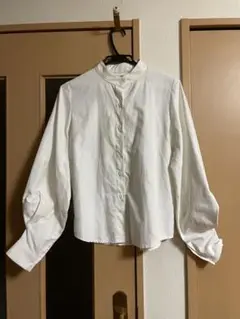 ホワイト長袖シャツ