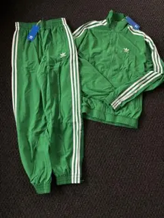 【新品・未使用】セットアップ　アディダス　緑 ジャージ 上下　トラックトップ