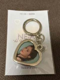 NE:AR × SANA キーホルダー