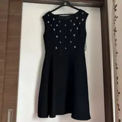 ノースリーブワンピース　ビジュー付き　黒