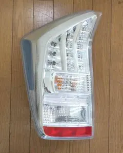 専用プリウスα　テールランプレンズ 左側 81561-47252 ZVW41W 専用プリウスα テールランプレンズ 左側 81561-47252 ZVW41W - メルカリ