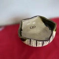 和食器 陶器 茶碗 手描き模様 縁付き　鉢のサムネイル
