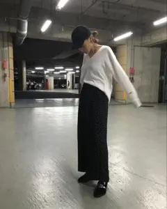 ナノユニバース　Champion 別注　野尻美穂　ホワイト Vネック 長袖