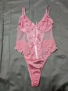 2591 ⭕️最高級品⭕️ ピンク シルク風 ボディスーツ Tバック L