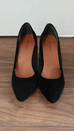 ブラックスエードポインテッドトゥパンプス