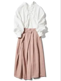 【新品タグ付き】styling/ ランダムタックフレアスカートのサムネイル