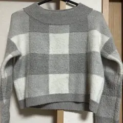 グレーとホワイトのチェック柄ニット