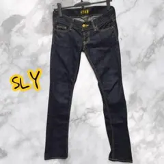 SLY スキニーデニム インディゴ イエロー系ステッチ 26サイズ 濃紺のサムネイル