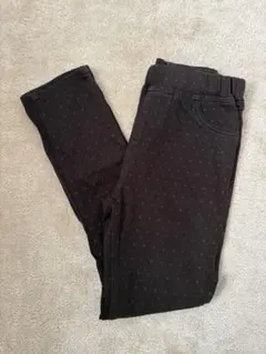 黒ドット模様スリムフィットパンツ