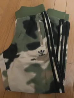 adidas迷彩スウェットパンツ