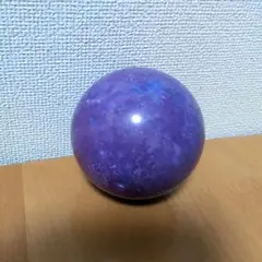 紫色の漆喰ボール