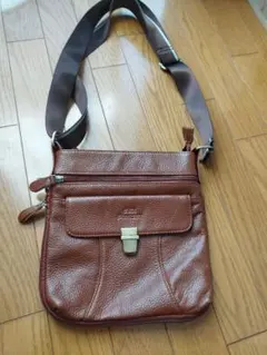 レザーショルダーバッグ