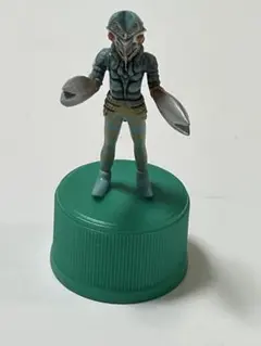 三ツ矢サイダー　ボトルキャップ　バルタン星人
