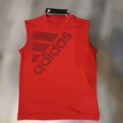 adidas レッド ノースリーブ タンクトップ