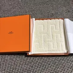 HERMÈS エルメス カレ・タオル 《ラビリンス》 H柄 ホワイト 箱タグ