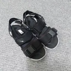 美品 NIKE サンダル キャニオンサンダル　黒白 23センチ