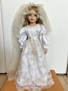 ウエディングドレスのドール