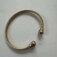 ゴールドツイストデザインバングル