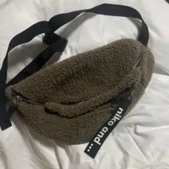 ニコアンド　ボア　ブラウン　ボディバッグ niko and...