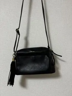 ブラックレザーショルダーバッグ タッセル付き