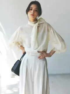 【最終値下げ】ハイネックシアーボウタイブラウス　anuans