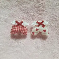 赤ちゃんお洋服2着セット　赤色チェック•ハート