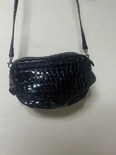訳ありCOCCO FIORE クロコダイル型押し ブラックショルダーバッグ