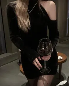 オフショルダー ブラック タイトドレス