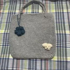 グレーのトートバッグ 犬モチーフ付き
