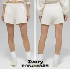 2026年最新】ALO Yoga カラー：ホワイト系 レディース ショートパンツ