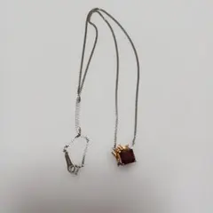 ガーネットスクエアカット ネックレス プラチナ、ゴールドコンビ 