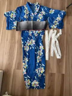 青い花柄浴衣・帯セットと花飾り