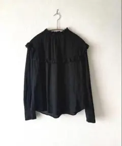 【Spick ＆ Span】黒 スタンドフリルブラウス プルオーバー