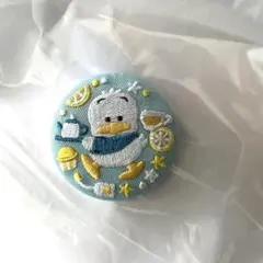 サンリオ ビスケット　刺繍缶バッチ biscuit3 あひるのペックル　バンダイ