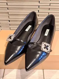 【美品】OHGAビジュー付きパンプス22.5