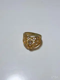 ゴールド 透かしデザイン リング