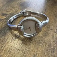 え*ん様 新品電池 美品 GUCCI バングルウォッチ 1400L - メルカリ
