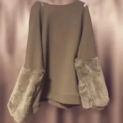 オリーブ色ボリューム袖ニット