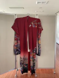着物 正絹 振袖 作家【斉藤三才】赤色系 薔薇 蝶 金彩 - メルカリ