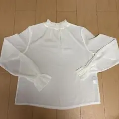 ロデオクラウンズ　ホワイト長袖ブラウス フリルネック