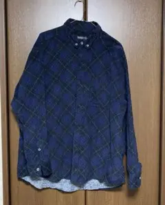 ネイビーと黒のチェックに細い水色の線のチェック柄　長袖シャツ　４Ｌサイズ